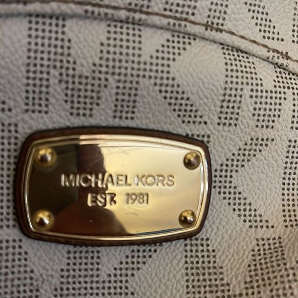 MK michael kors RHEA studded fullsize backpack cream,white tan leather gold guc - Picture 11 of 14